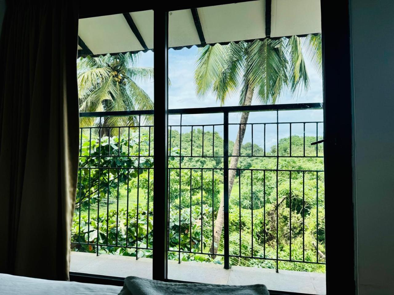 Half Hotel, كالانغيُت المظهر الخارجي الصورة