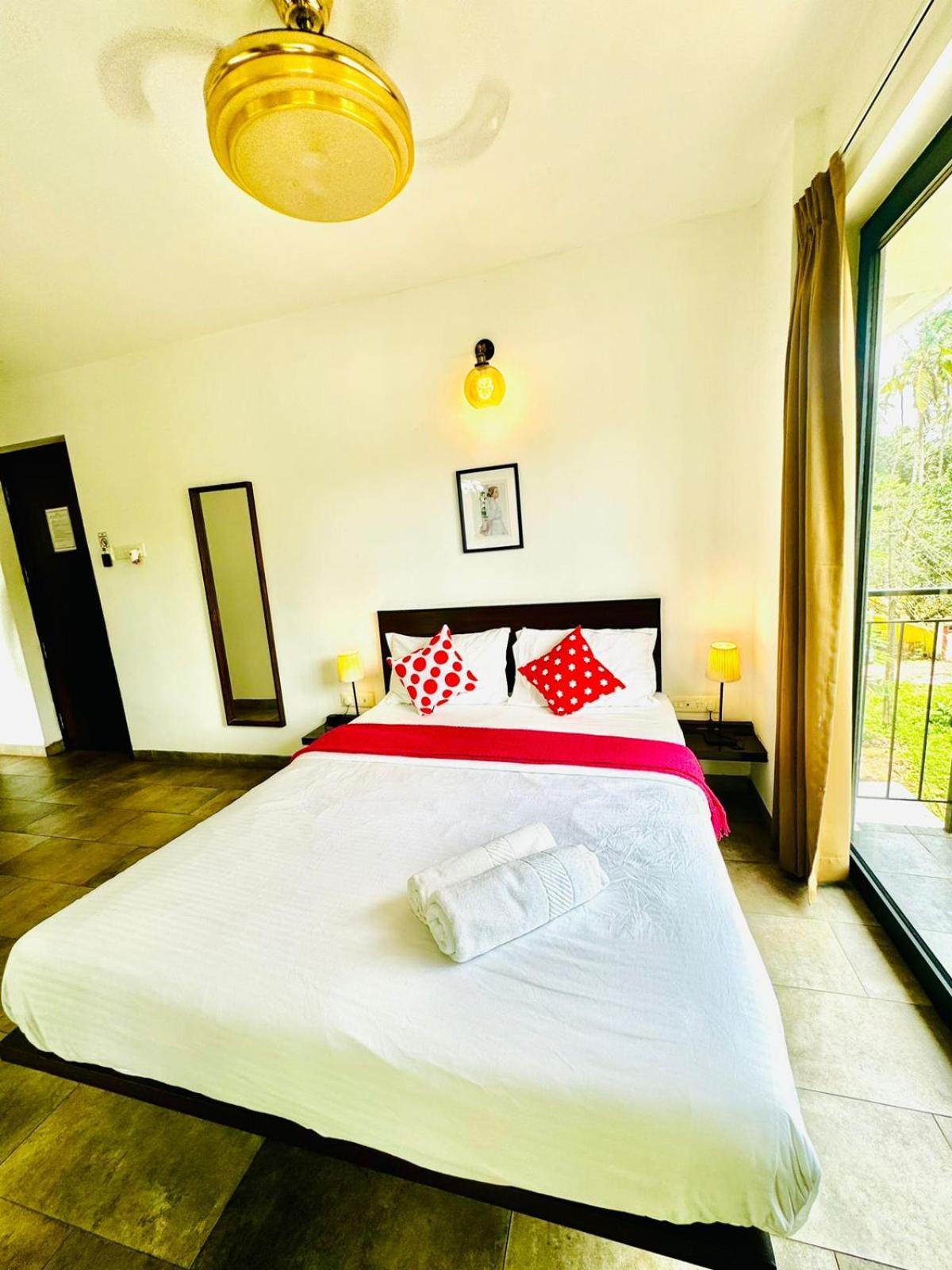 Half Hotel, كالانغيُت المظهر الخارجي الصورة